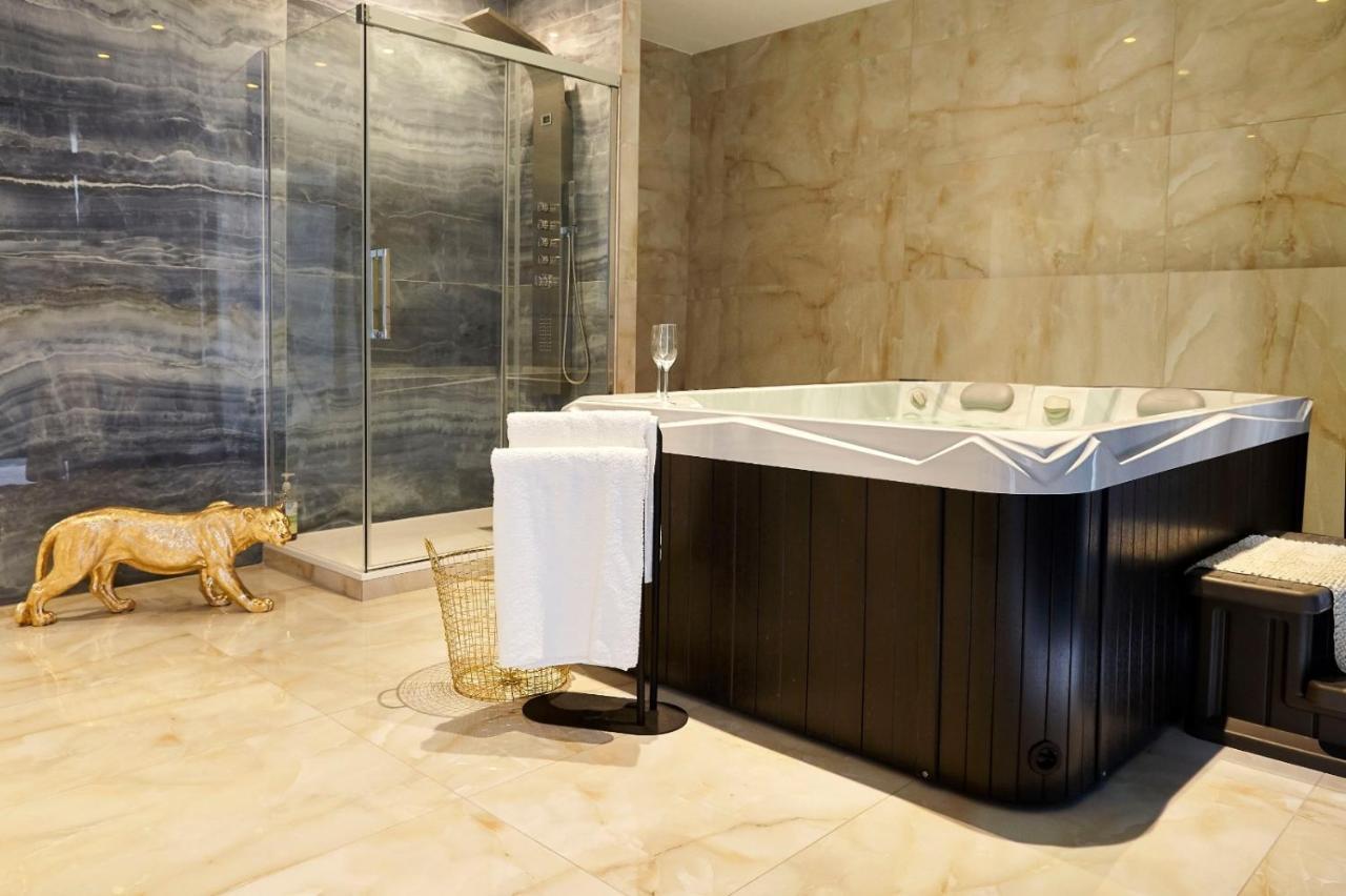 Golden Junior - Jacuzzi Apartment Rouen Ngoại thất bức ảnh